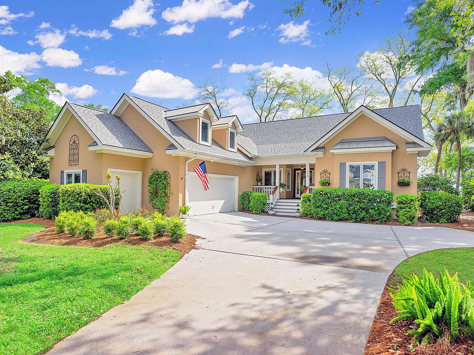 2nd image of 713 Island Cir E