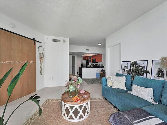 4th image of 1750 N Bayshore Dr APT 2101
