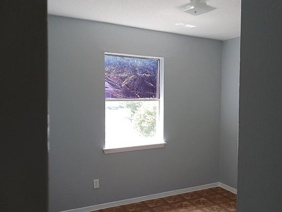 3rd image of 903 S Murray St