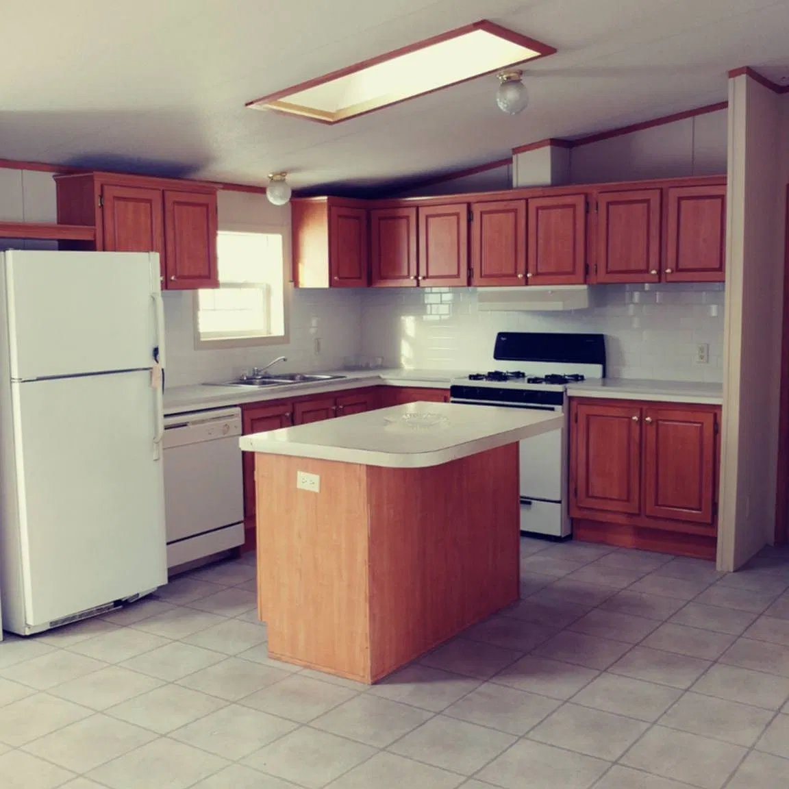4 bed, 1728 sqft, $2,000 — Photo 3