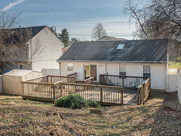 3rd image of 2534 Belle Ave NE