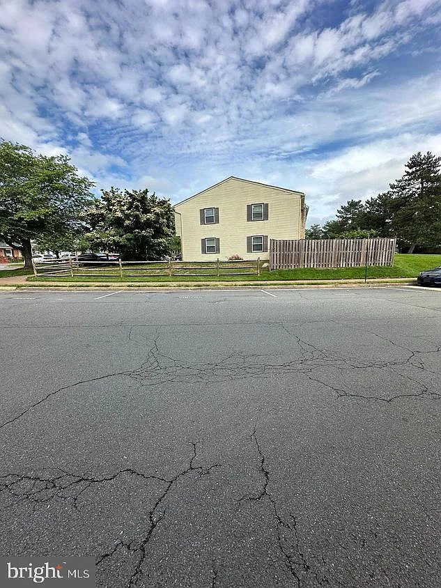 3 bed, 2.5 bath, 1232 sqft, $2,500 — Photo 2