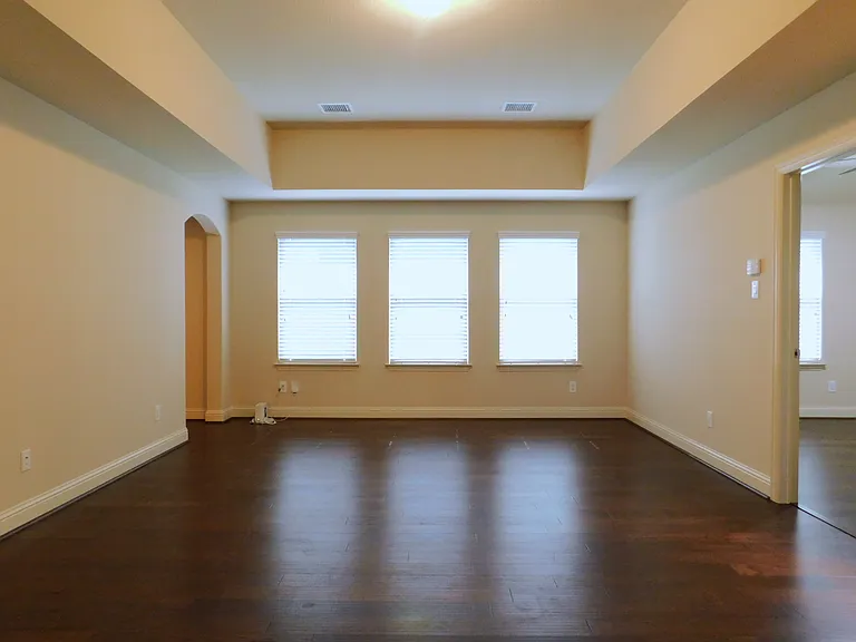 1704 Serra Dr — Photo 20
