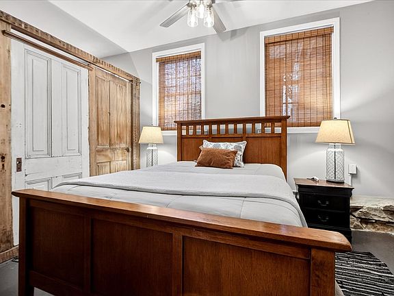2nd image of 1010 Allen Ave #1R