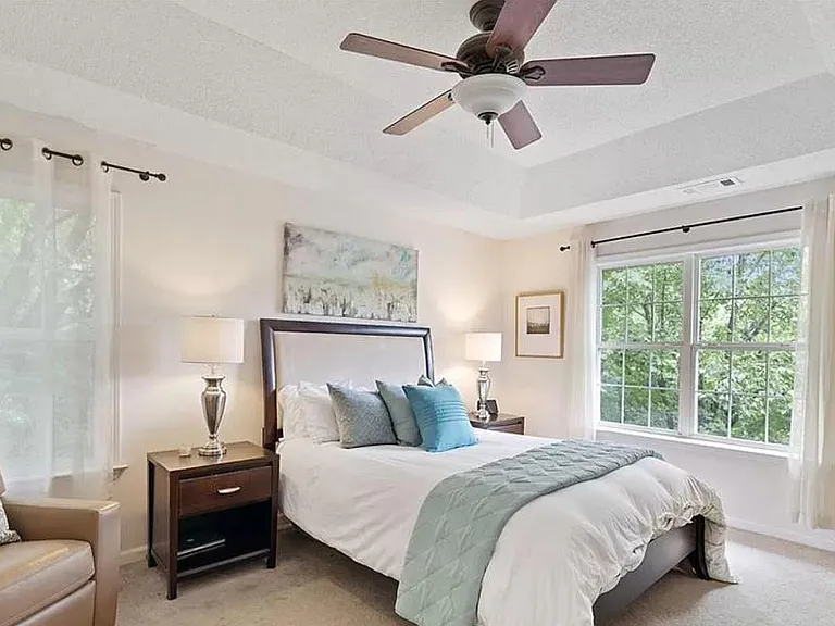 2804 Colmar Ln — Photo 9