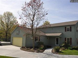 637 Brooke Ln, Bay Village, OH 44140