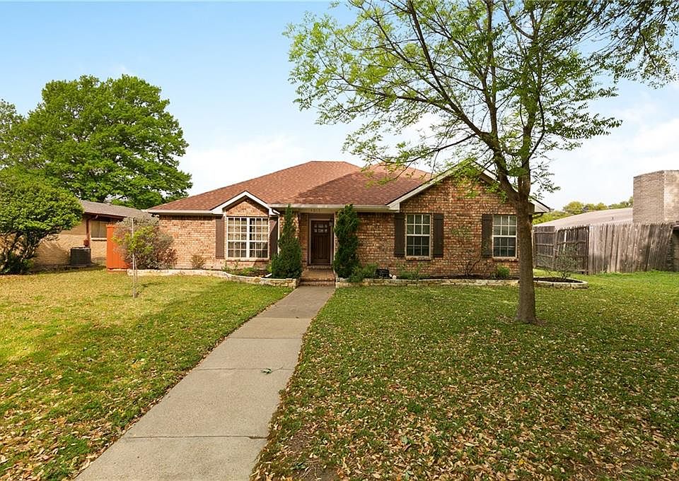 1st image of 4015 Latham Dr