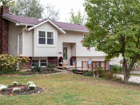 102 S 3rd Ct, Lansing, KS 66043