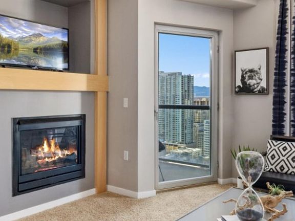 3rd image of 1335 Glenarm Pl
