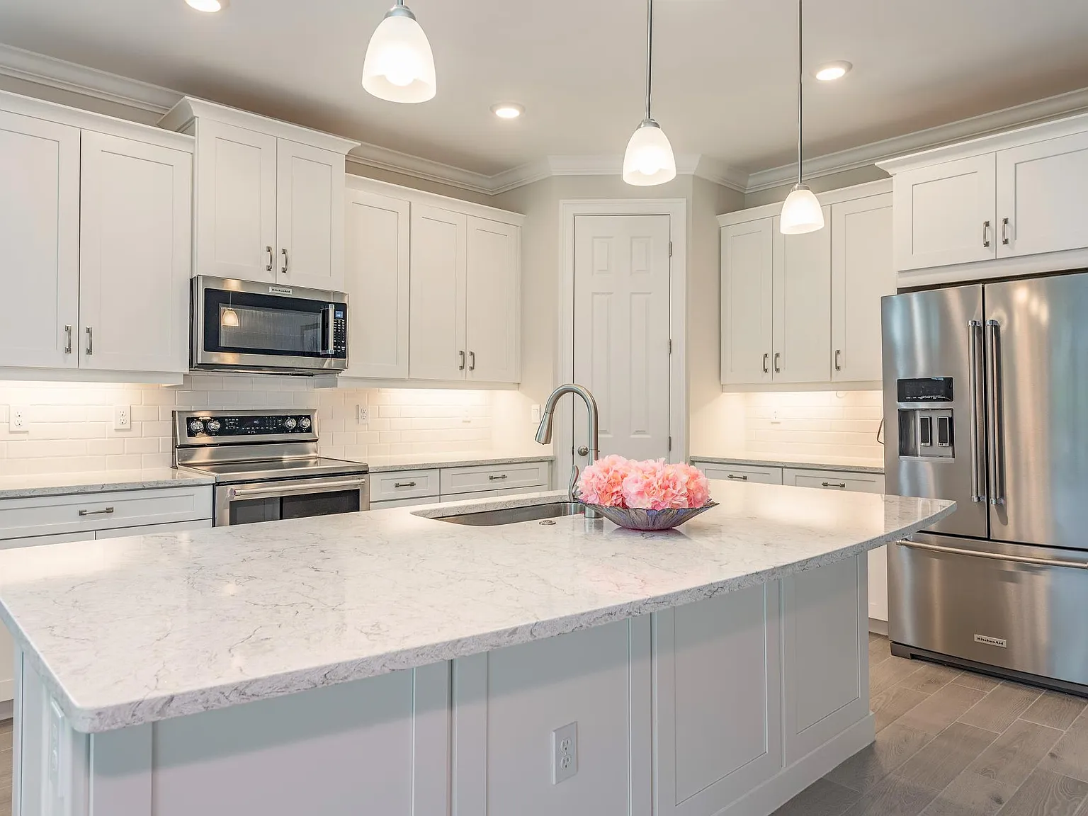 4 bed, 2221 sqft, $3,499 — Photo 3