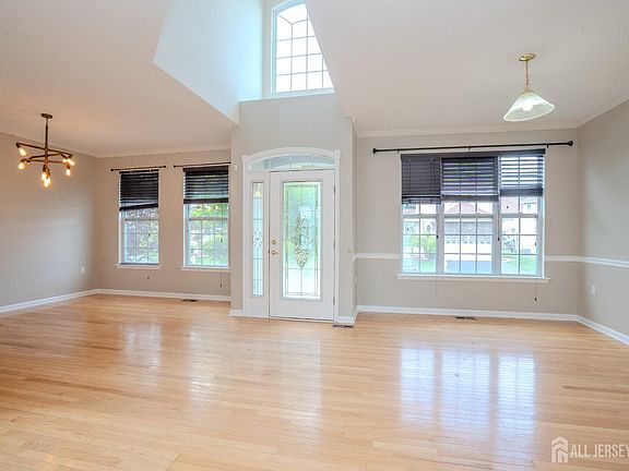 4th image of 3 Maxwell Rd