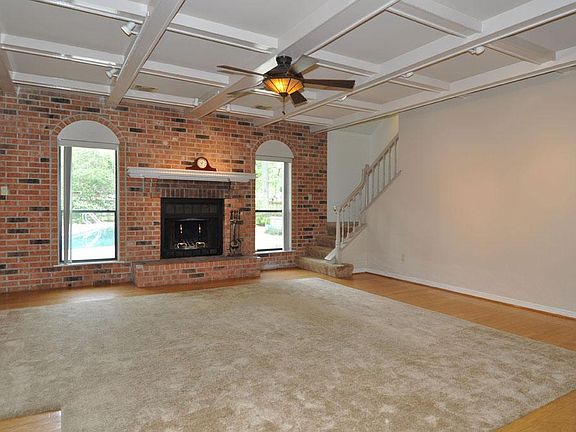 5th image of 1510 Country Club Dr