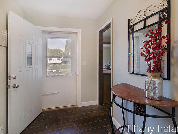 3rd image of 5572 Edgelawn Dr SE