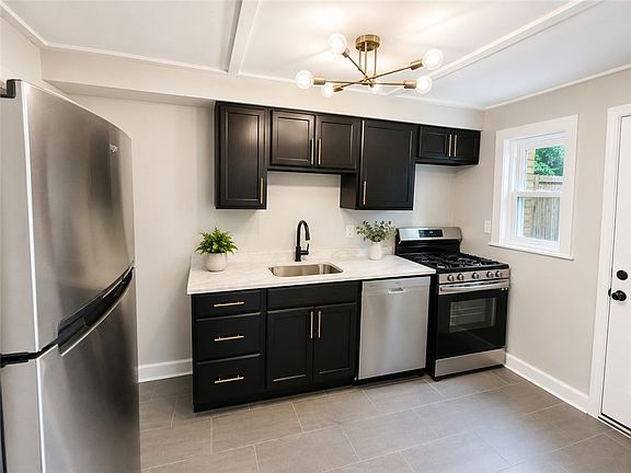 2nd image of 543 Fordham Ave