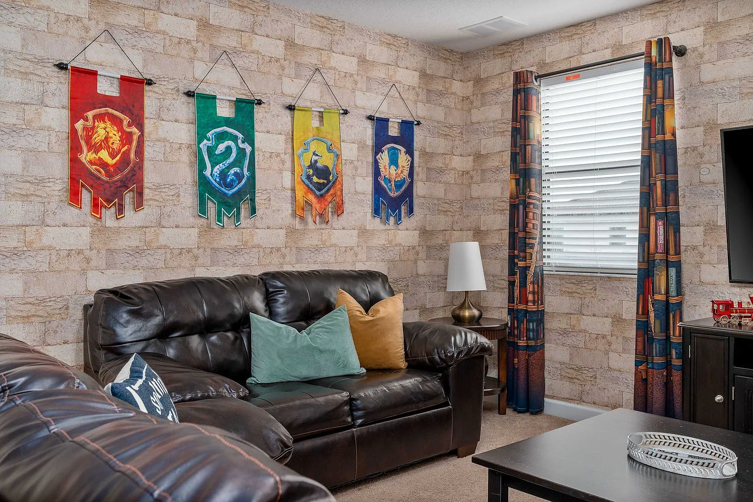 6 bed, 6.0 bath, 3336 sqft, $10,183 — Photo 2