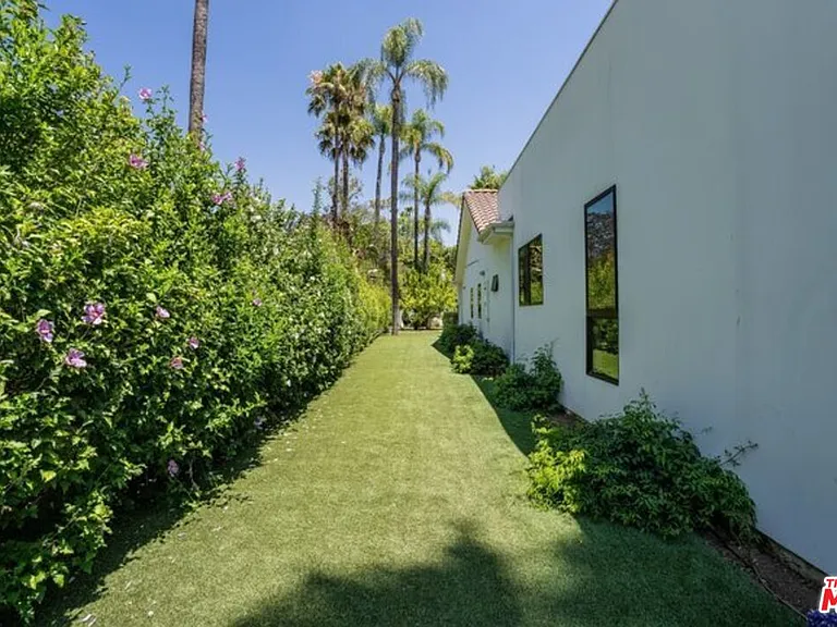17520 Embassy Dr — Photo 44