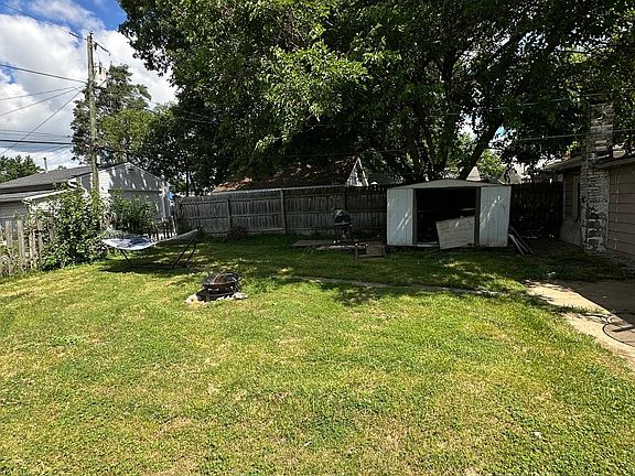 5th image of 2754 S Lyons Ave