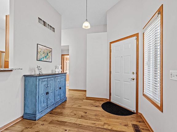 3rd image of 11288 London Ct NE