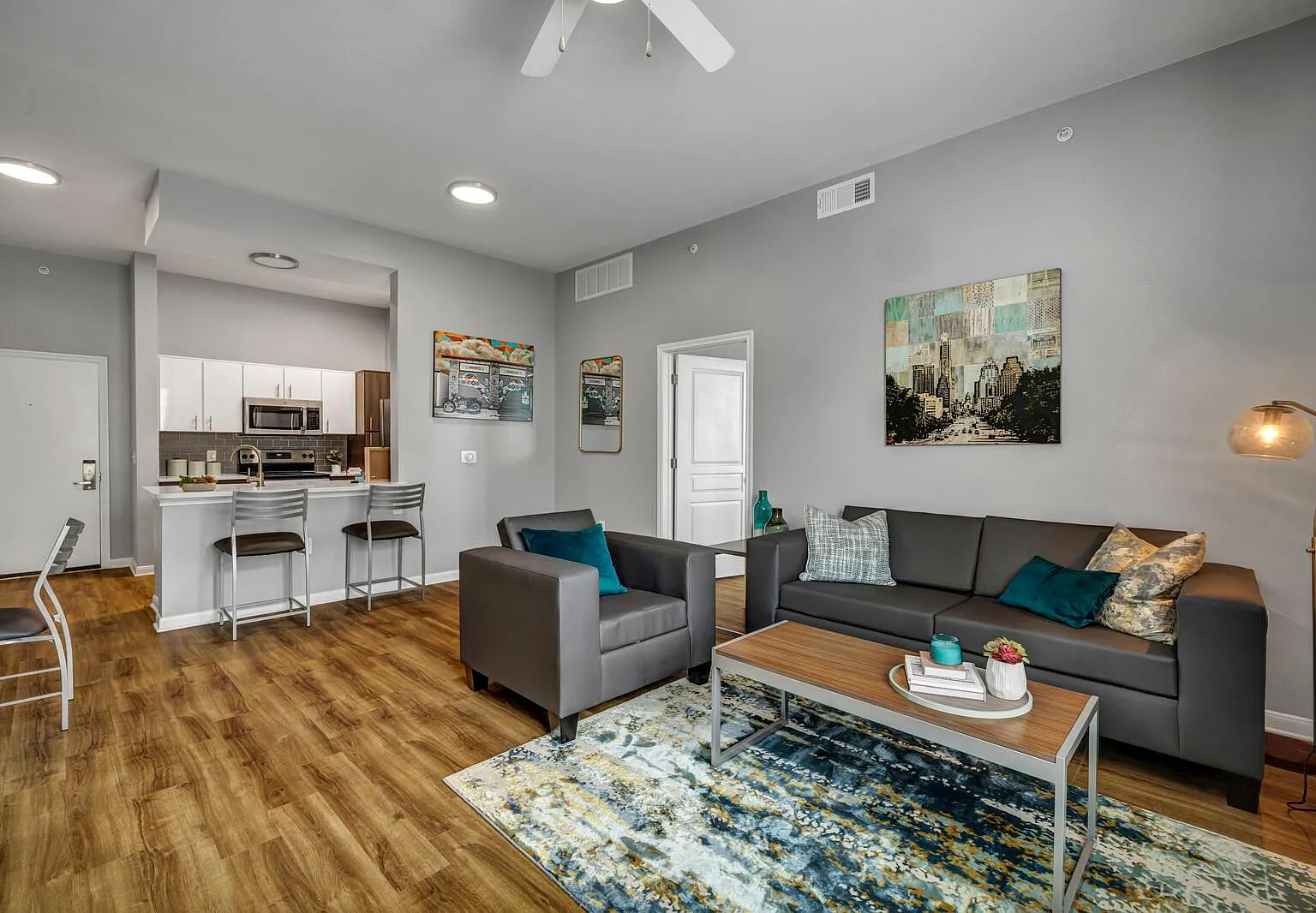 The Quarters Nueces House (Student Housing - Rent by the Bed) — Photo 2