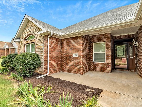 3rd image of 11242 Club House Pkwy