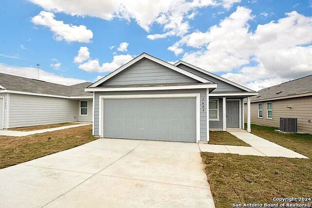 4 bed, 2.0 bath, 1627 sqft, $1,595 — Photo 1