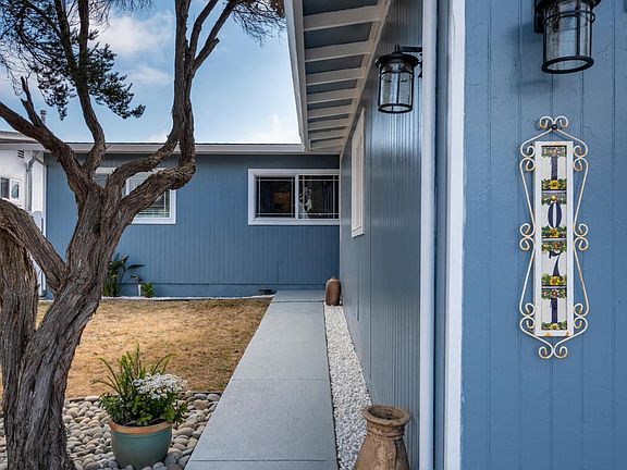 3rd image of 1071 Manzanita Dr