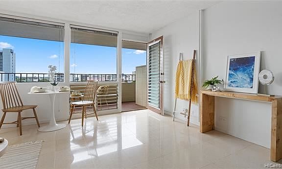 2nd image of 1710 Makiki St APT 901
