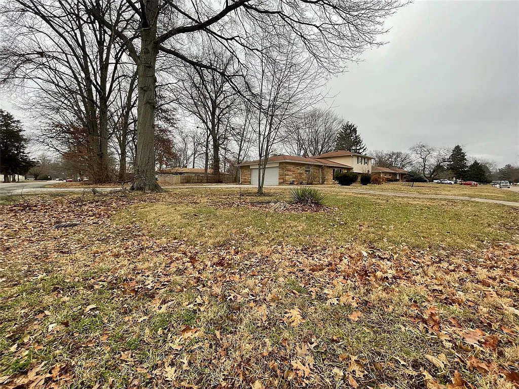 4 bed, 1.5 bath, 1909 sqft, $2,349 — Photo 2