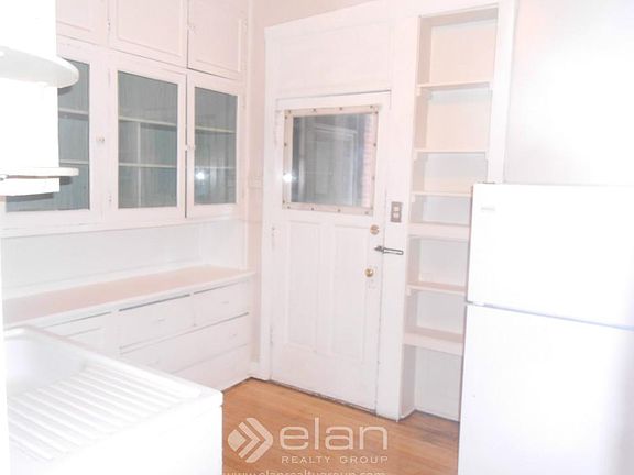 3rd image of 1307 Oak Ave APT 1W
