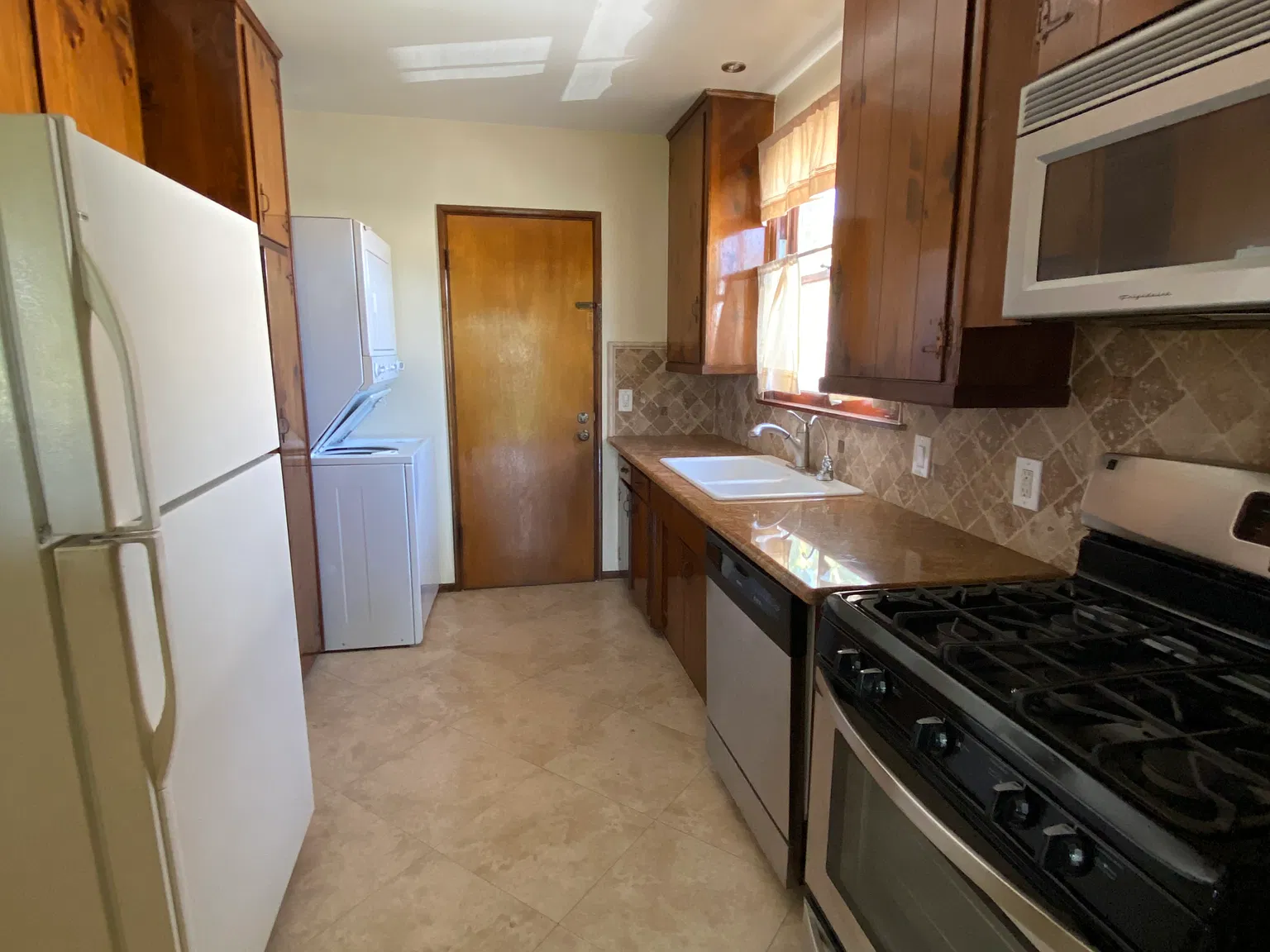 1 bed, 750 sqft, $2,475 — Photo 2