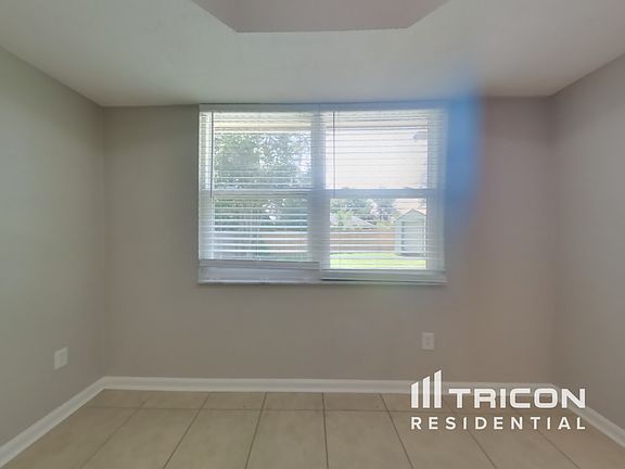 4th image of 607 Richard Lee St
