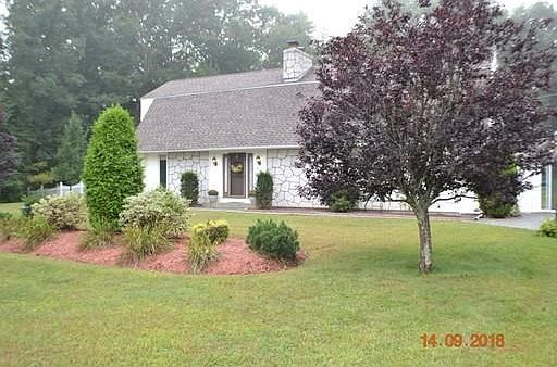 4th image of 215 Maureen Cir
