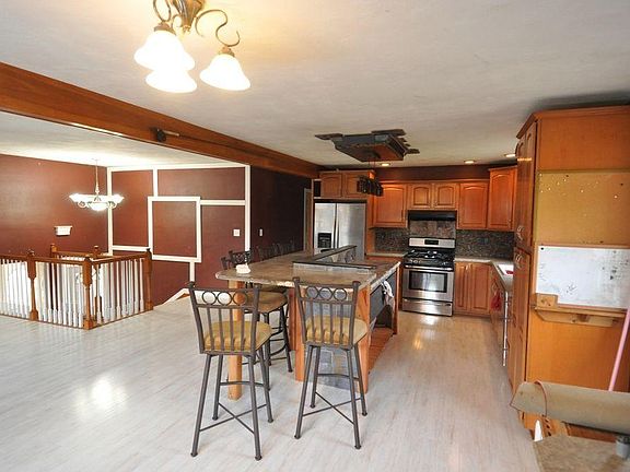 3rd image of 6100 Penguin Dr