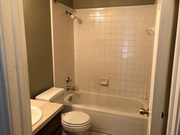 4th image of 9748 Stonewood Dr