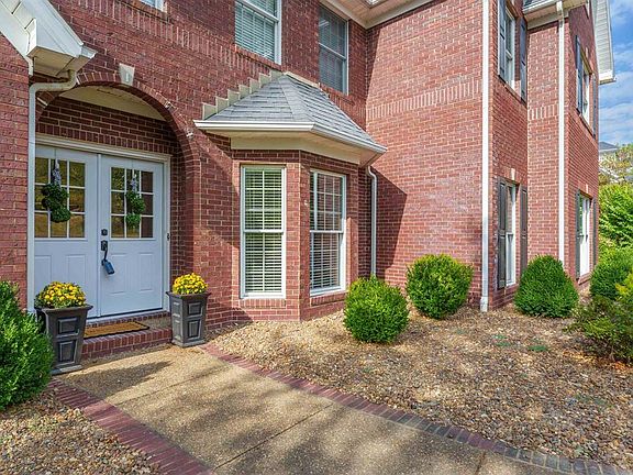 3rd image of 4859 Oak Meadow Ct