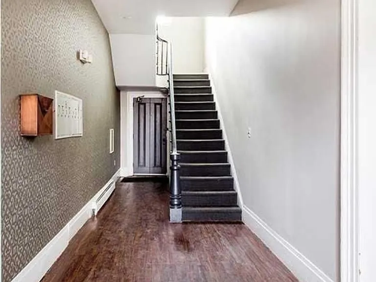 247 Warren St #7 — Photo 4