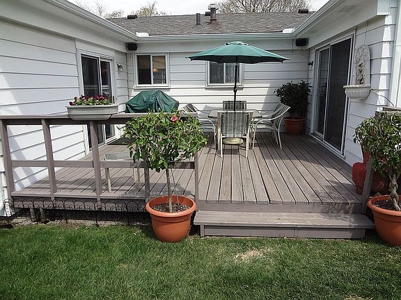 Lounge/BBQ on the deck