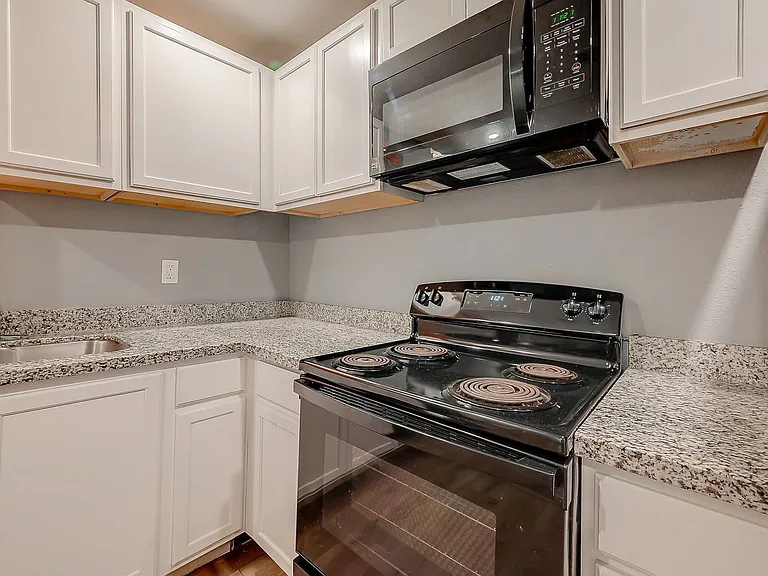 6823 Goforth St — Photo 14