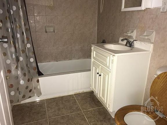 3rd image of 231 Beach 31st St #1