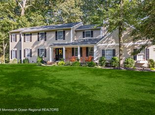 101 Oak Glen Ct, Lincroft, NJ 07738