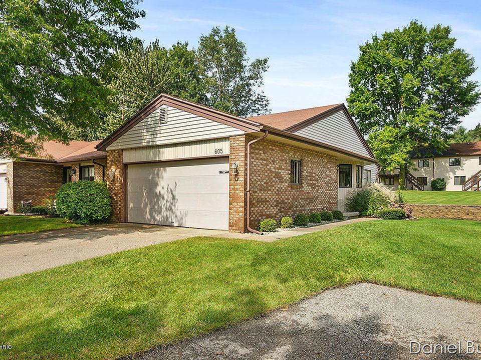 1st image of 605 Gardenview Dr SW