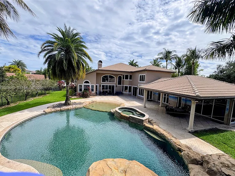 10445 Canterbury Ct — Photo 93