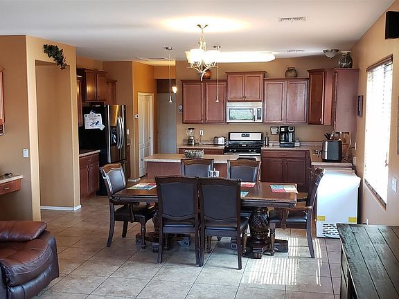 3rd image of 5630 W Huntington Dr