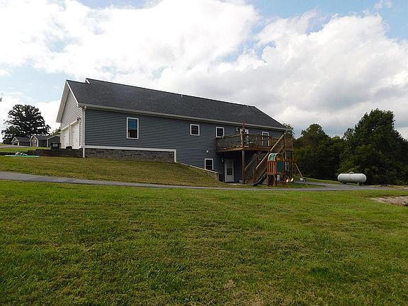 5th image of 220 Brock Ln