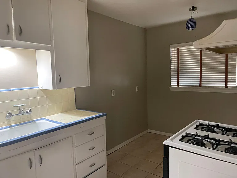9128 Huntington Dr #12 — Photo 6