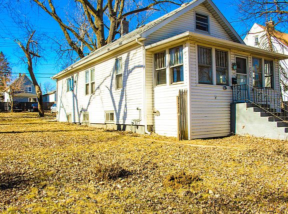 3rd image of 2228 Hervey Ave