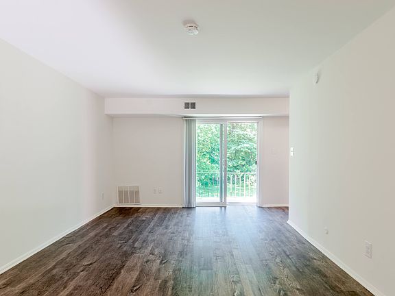 5th image of 915 Cedartree Ln #967