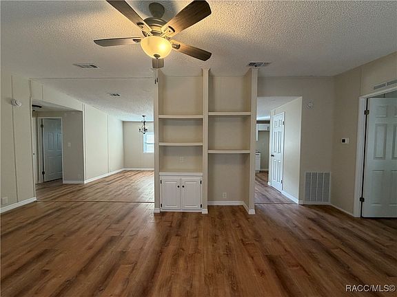 2nd image of 2840 S Pine Ridge Ave