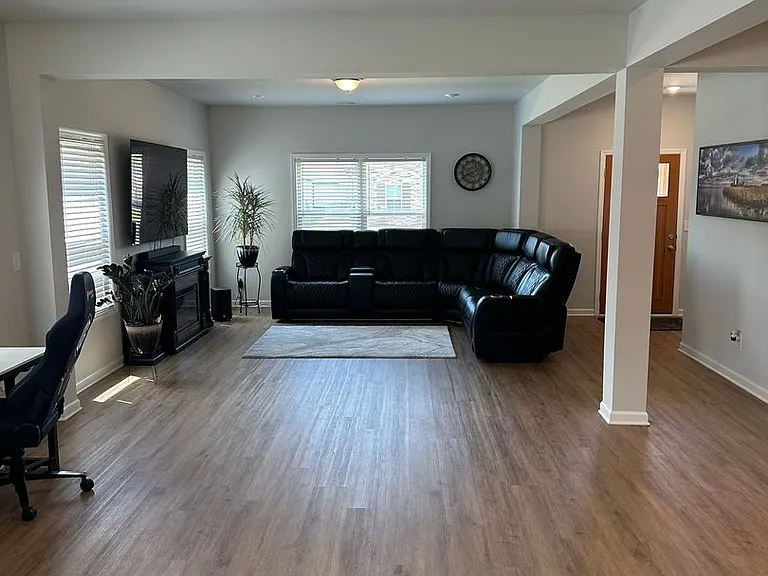17428 Chelsea St — Photo 5