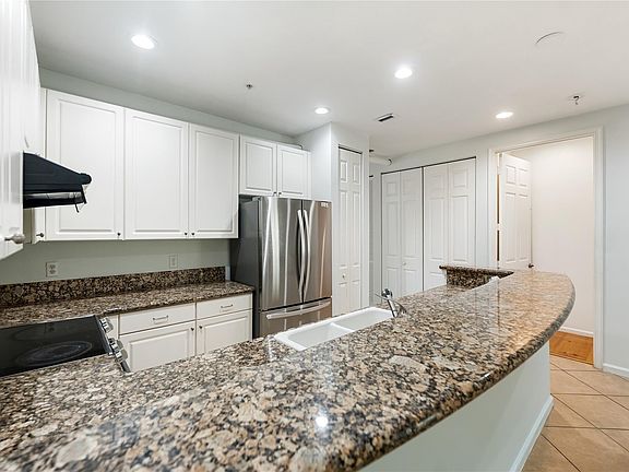 5th image of 3924 Laurel Lane #3924
